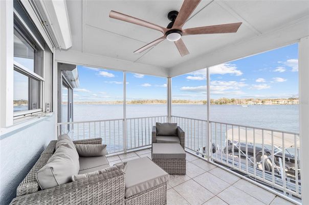 Interior, Sun Room, Water