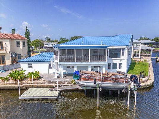 Exterior, Lake