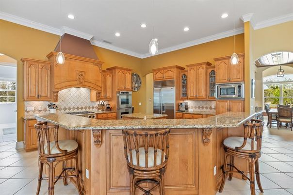 Dining room, Interior, Kitchen, Pendant Lights, Recessed Lighting, Stainless Steel Appliances