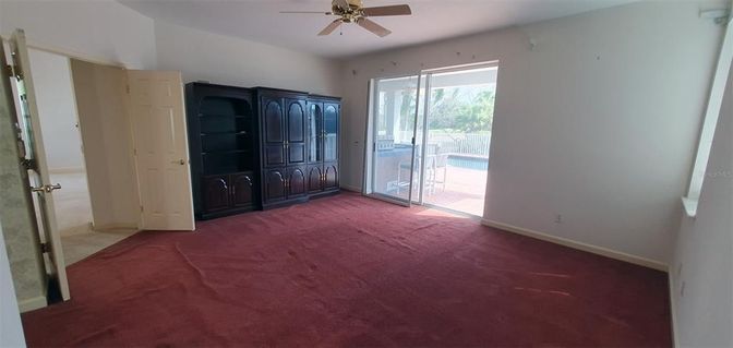 Empty room, Interior
