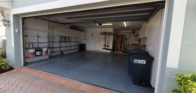 Exterior, Garage