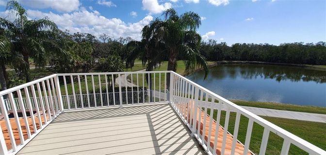 Exterior, Lake