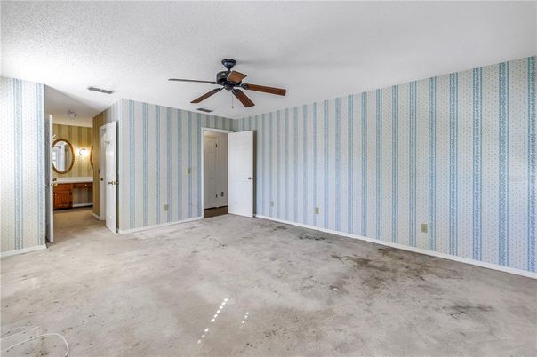 Empty room, Interior