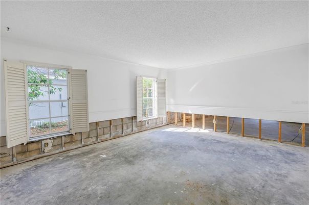 Empty room, Interior