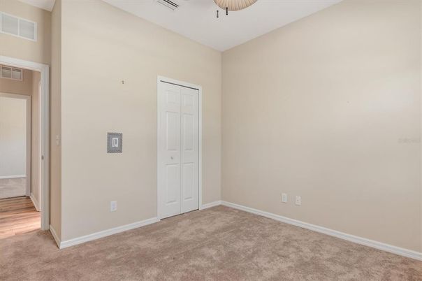 Empty room, Interior