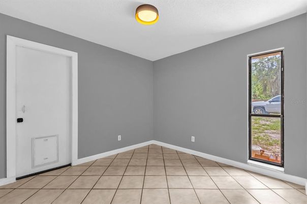 Empty room, Interior