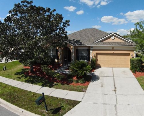 Attached, Exterior, Facade, Ranch