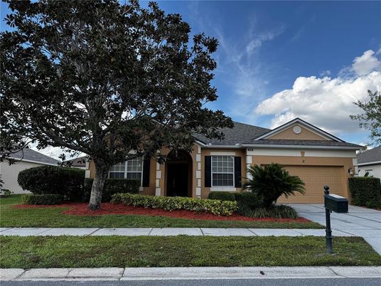 Attached, Exterior, Facade, Ranch