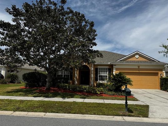 Attached, Exterior, Facade, Ranch