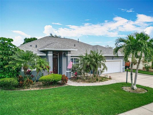 Attached, Exterior, Facade, Ranch