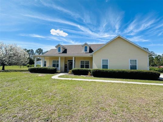 Backyard, Exterior, Facade, Ranch