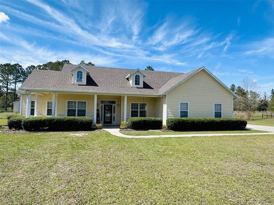 Exterior, Facade, Ranch