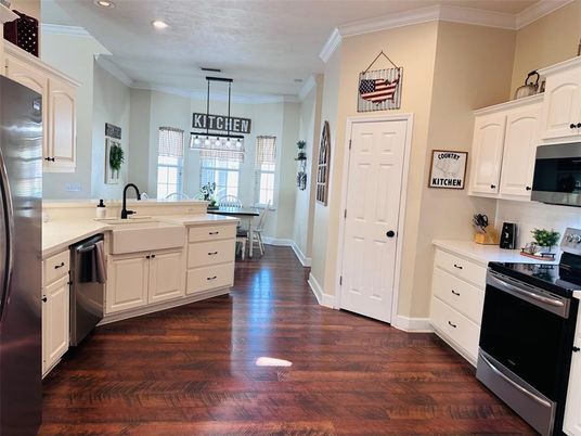 Dining room, Interior, Kitchen, Pendant Lights, Recessed Lighting, Stainless Steel Appliances, Wood Texture Flooring