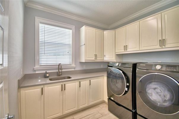 Interior, Washer, Wood Texture Flooring