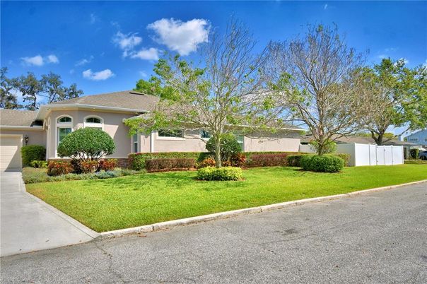 Attached, Exterior, Facade, Ranch