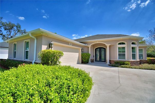 Attached, Exterior, Facade, Ranch