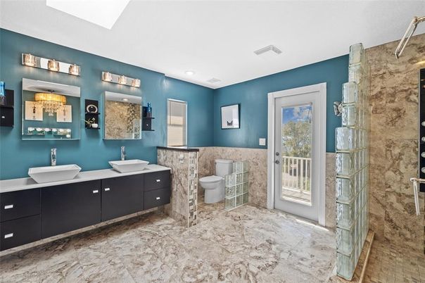 Bathroom, Dual Sink Vanities, Interior, Recessed Lighting