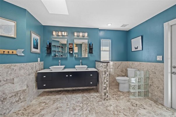 Bathroom, Dual Sink Vanities, Interior, Recessed Lighting