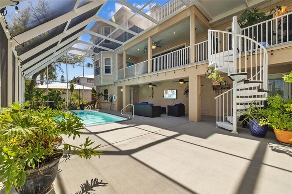 Exterior, Pool
