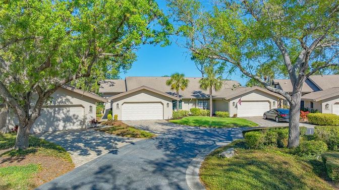Attached, Exterior, Facade, Ranch