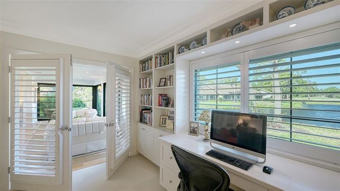 Home Office, Interior