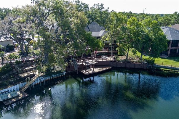 Exterior, Lake
