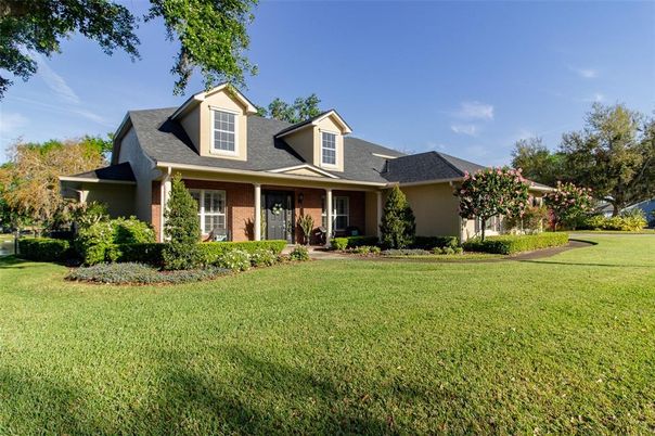 Backyard, Exterior, Facade, Brick Facade, Ranch
