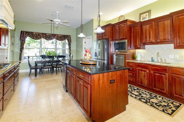 Dining room, Interior, Kitchen, Pendant Lights, Stainless Steel Appliances