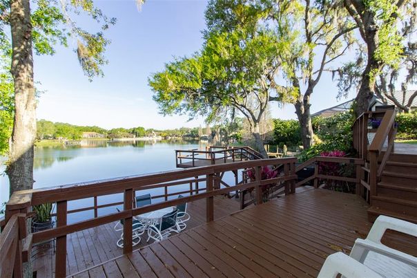 Exterior, Lake