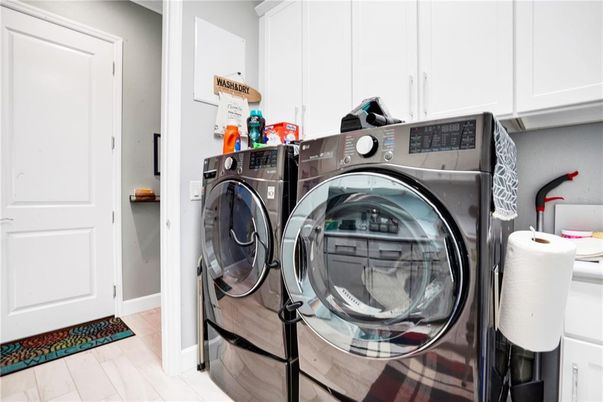 Interior, Washer, Wood Texture Flooring