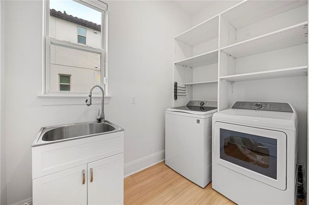 Interior, Washer, Wood Texture Flooring