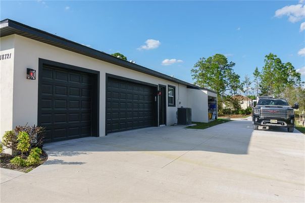 Detached Garage, Exterior