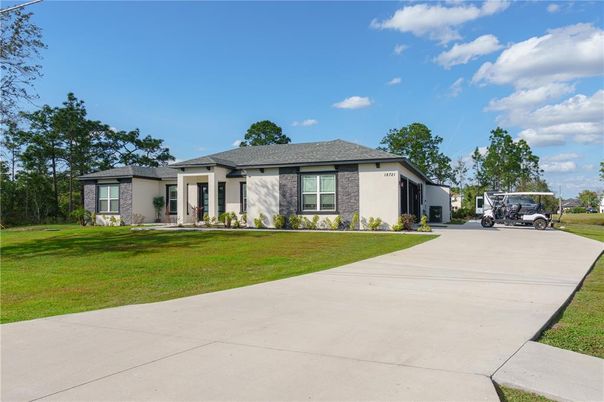 Backyard, Exterior, Facade, Brick Facade, Ranch
