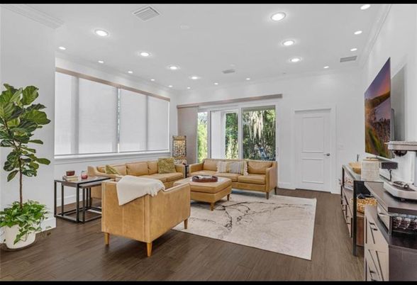 Interior, Living room, Recessed Lighting, Wood Texture Flooring