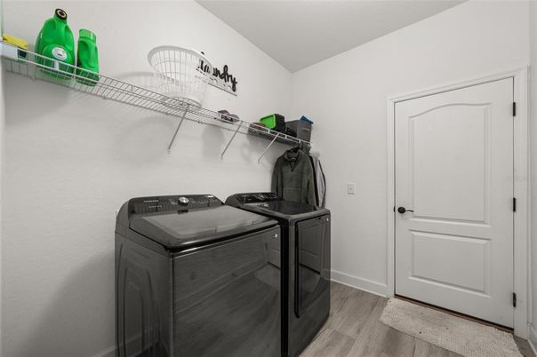 Interior, Washer, Wood Texture Flooring