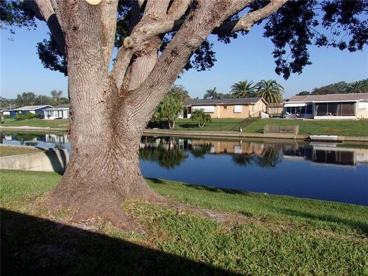 Exterior, Lake