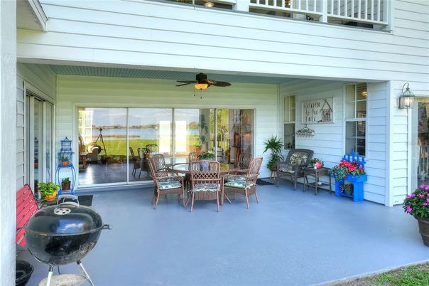 Dining room, Exterior