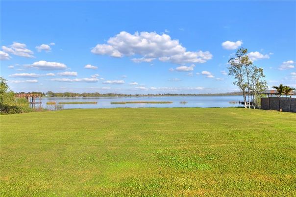 Exterior, Lake