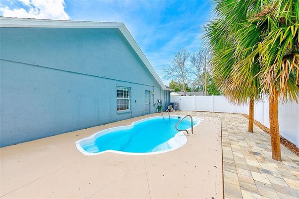 Exterior, Pool