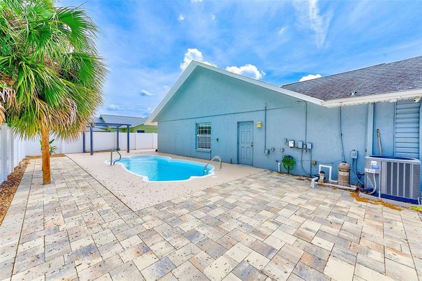 Exterior, Pool