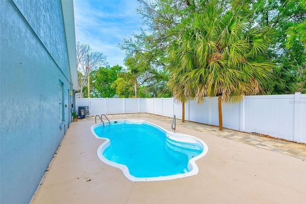 Exterior, Pool