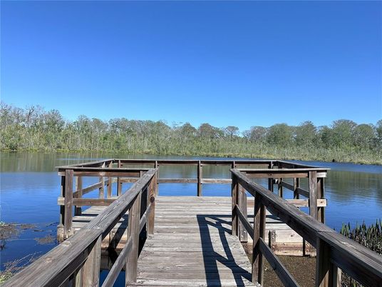 Exterior, Lake