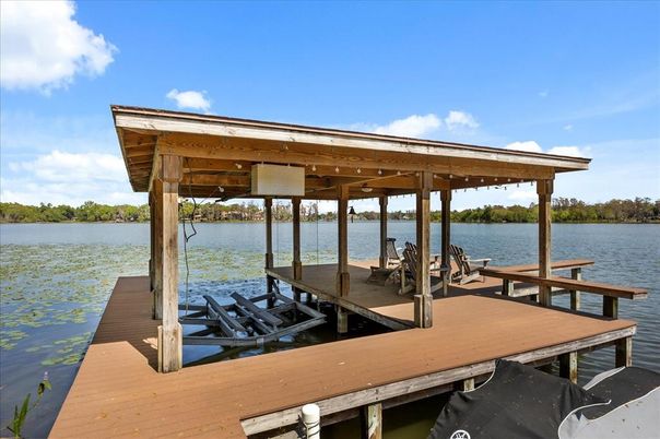 Exterior, Lake