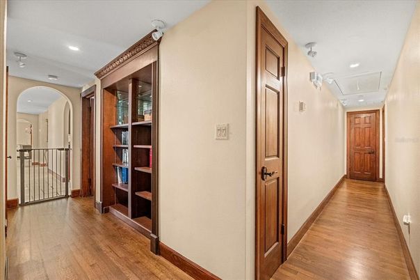 Interior, Recessed Lighting, Wood Texture Flooring