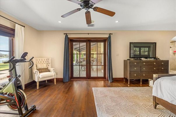 Fitness Equipment, Interior, Recessed Lighting, Wood Texture Flooring