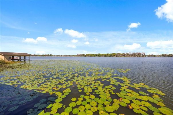 Exterior, Lake