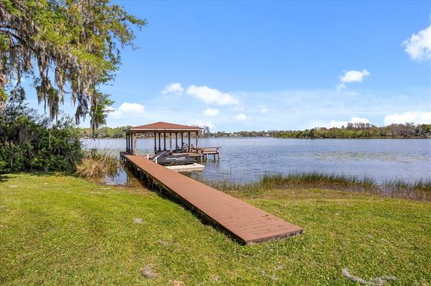 Exterior, Lake