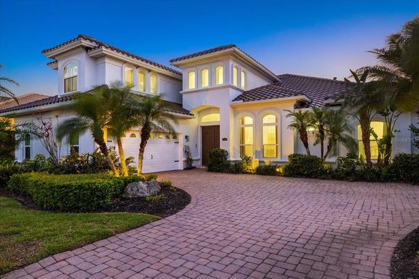 Attached, Exterior, Facade, Mediterranean
