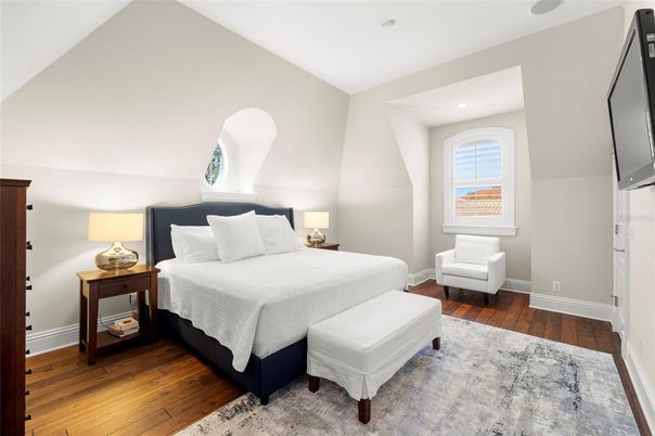 Bedroom, Interior, Recessed Lighting, Wood Texture Flooring