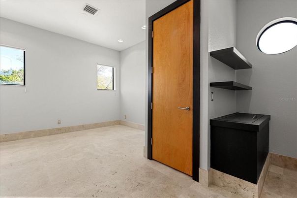 Empty room, Interior, Recessed Lighting